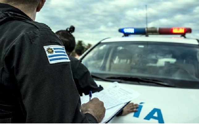 Personal del Departamento de Homicidios investiga