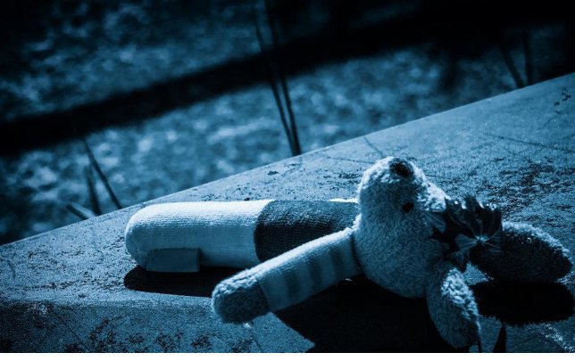  Comenzó con los abusos tras invitarla a ver una película